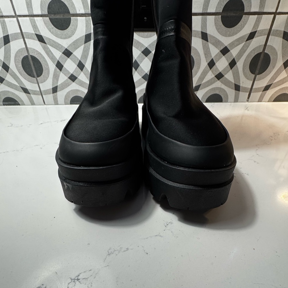 UGG Black Platform Winter Boots – Size 8.5 – Worn Once – Pristine - Picture 8 of 13